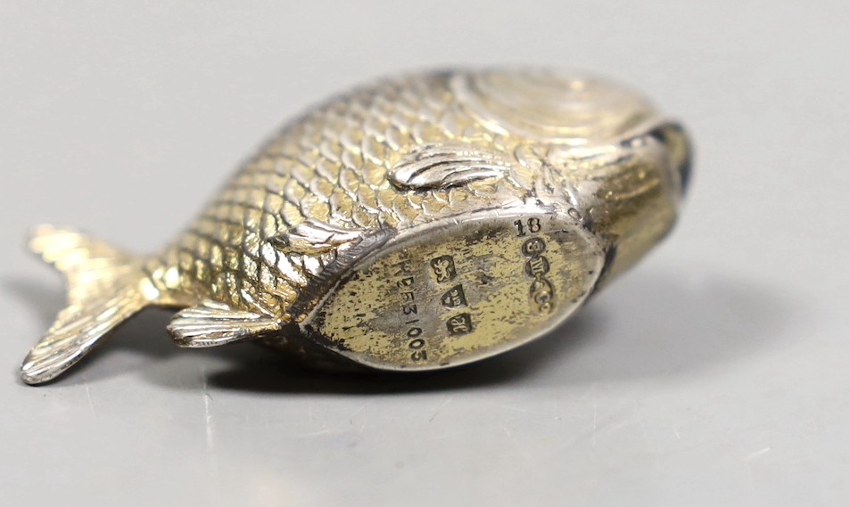 An Edwardian novelty silver mounted pin cushion, modelled as a fish, Sampson Mordan & Co, Chester, 1908, 42mm.